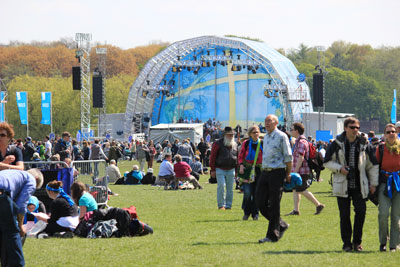 Bühne im Stadtpark beim Kirchentag am 05. Mai 2013