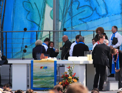 Der Altar vom Abschlussgottesdienst