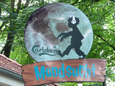 Schild für die Mondsucht Kopfhörer Party im Stadtpark Hamburg