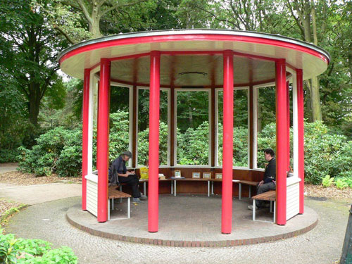 Holzpavillon beim Steingarten