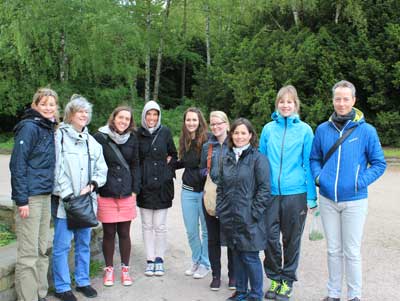 Gruppenfoto einer Kräuterwanderung im Stadtpark Hamburg